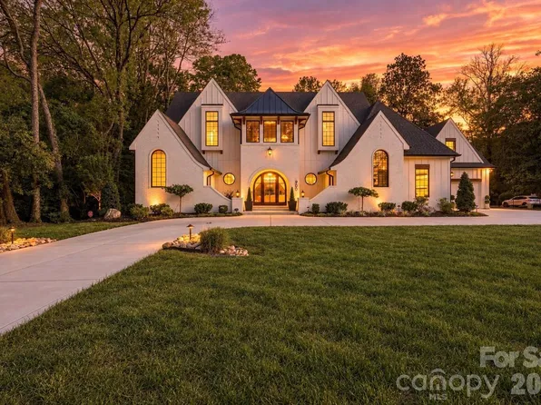 900 Jefferson Dr, Charlotte, NC 28270
