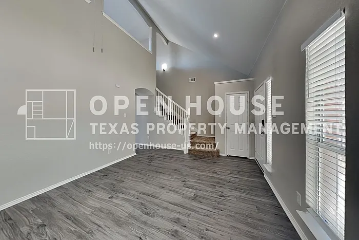 4 bed, 2.5 bath, 2527 sqft, $2,590 — Photo 4