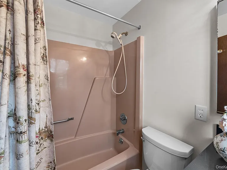 164 Carriage Ct #B — Photo 22
