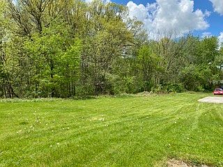 2nd image of 628 N Four Mile Run Rd #1