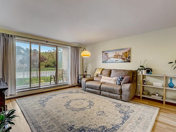4th image of 937 W Heritage Ct APT 109