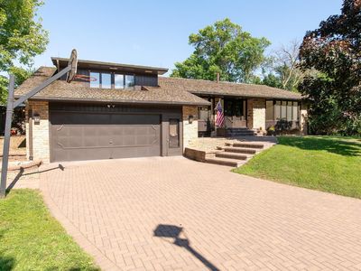 6700 Rosemary Ln, Edina, MN, 55439
