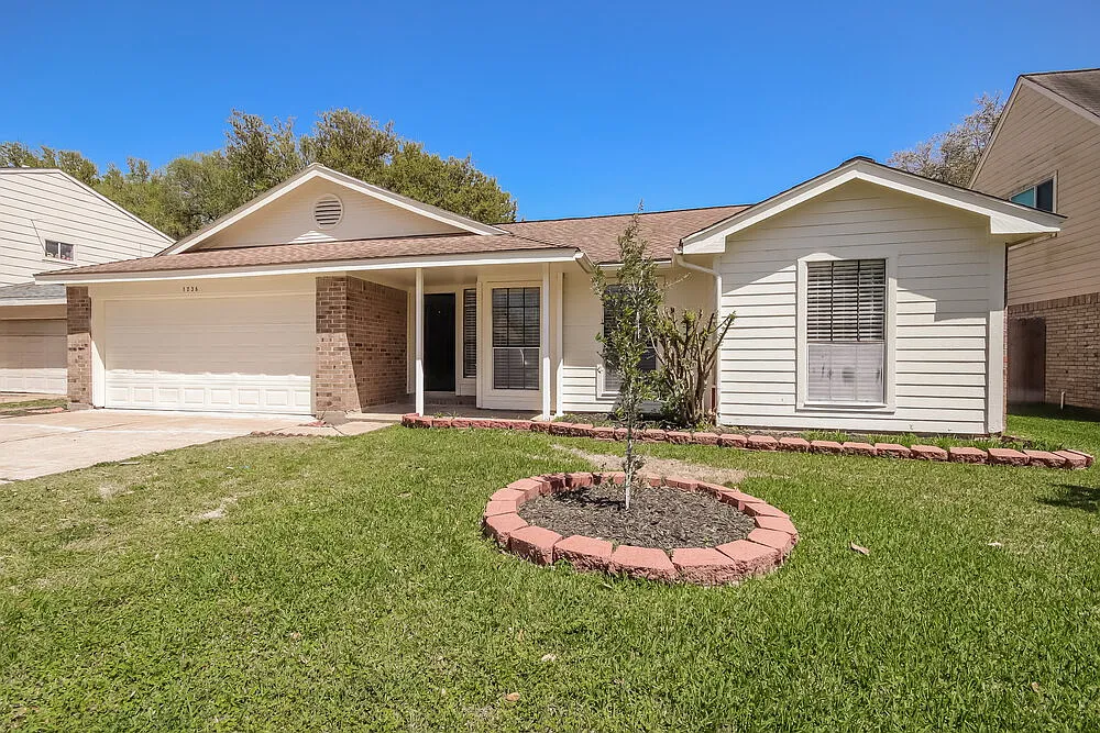 4 bed, 2.0 bath, 1807 sqft, $1,955 — Photo 1