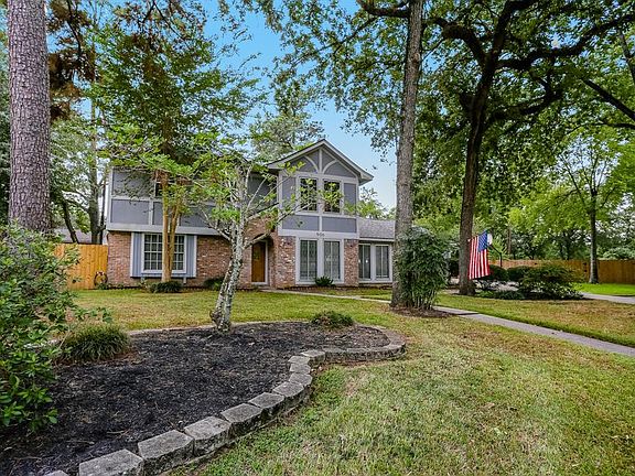 2nd image of 906 Forsythe Ln
