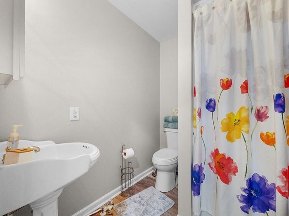 140 County Line Dr, Garrett, KY 41630