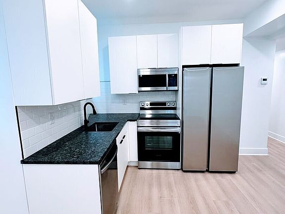 4th image of 230 S 46th St Floor 2