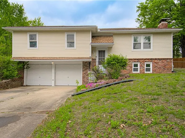 823 Englewood St, Lansing, KS 66043