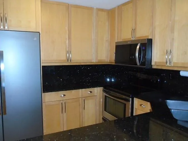 1800 N Andrews Ave #4B — Photo 5