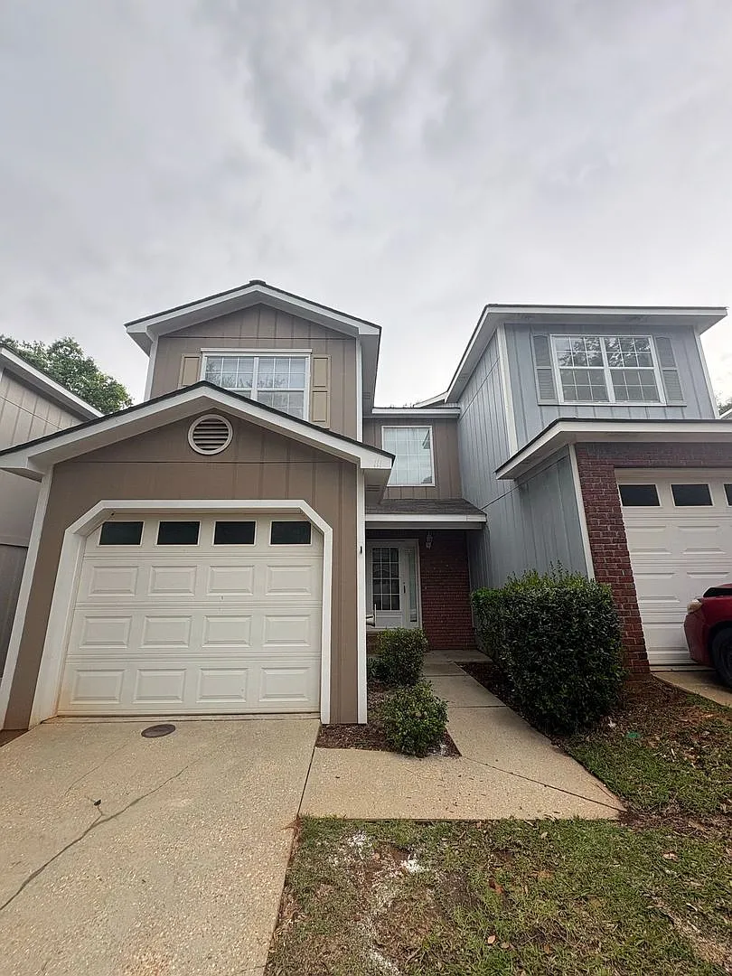 Briarwood West — Photo 1