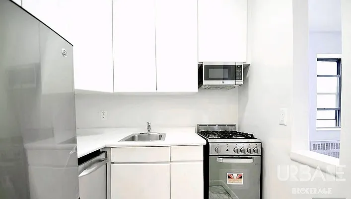 Rented by Urbane Brokerage | media 17