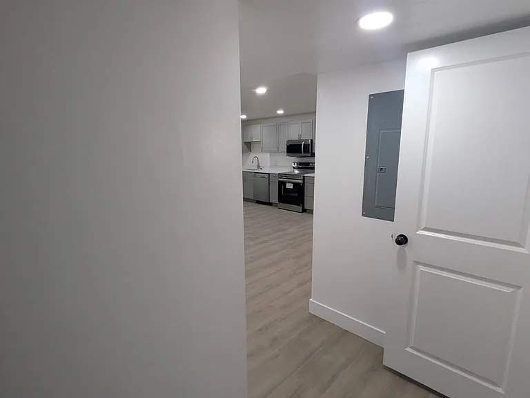 3826 S Woodland Ave #BASEMENT — Photo 28