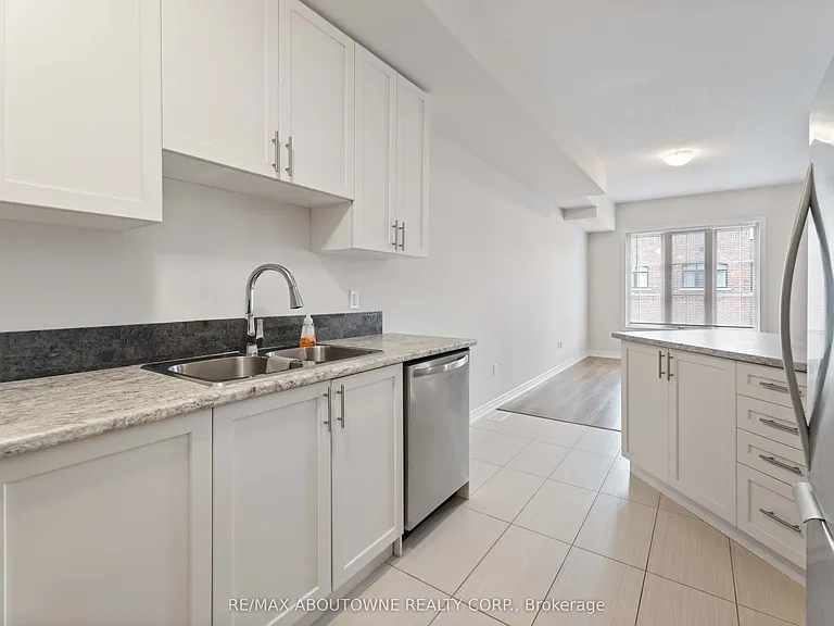 219 Dundas St E #27 — Photo 15