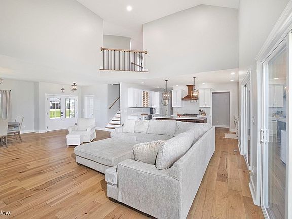 4th image of 164 Apple Hill Ln