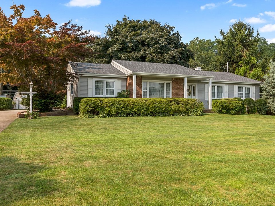 1st image of 30 Roundtree Dr