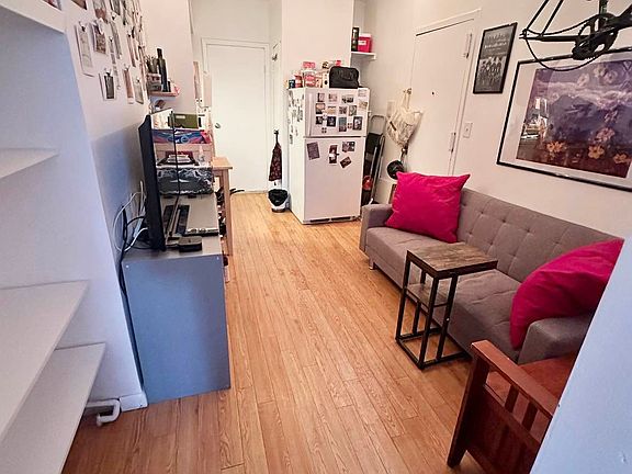 4th image of 621 E 11th St #1B