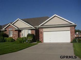 1008 Shoal Pointe Dr, Carter Lake, IA 51510