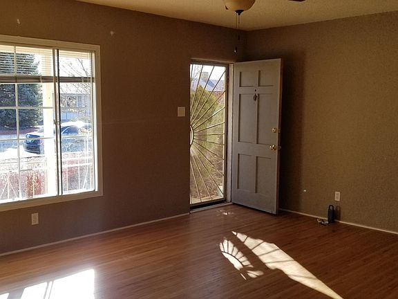 3rd image of 110 E Gladden Dr
