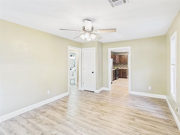 3rd image of 710 NW 16th St