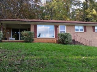 400 S Hillcrest Dr, Livingston, TN 38570