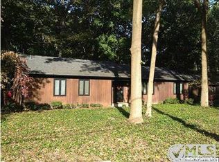 28 Rimwood Dr, Lincroft, NJ 07738