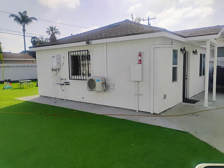 3835 Walnut Ave — Photo 2