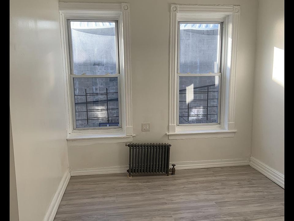 2nd image of 54 Hemlock St Floor 2