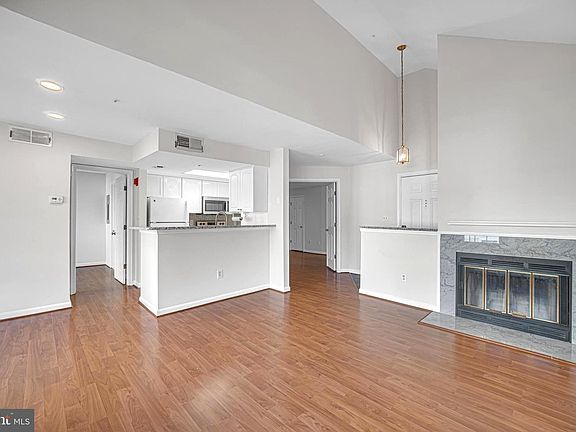 3rd image of 907 Hillside Lake Ter APT 512