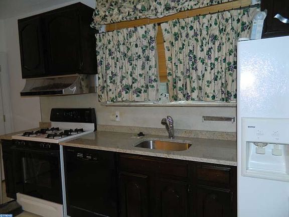 3rd image of 2512 S Carlisle St
