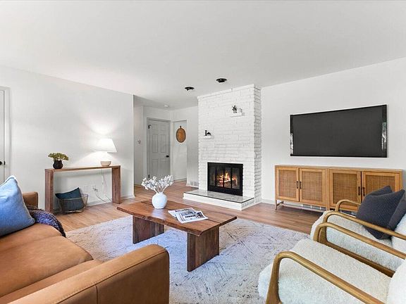 5th image of 4611 Julian Dr