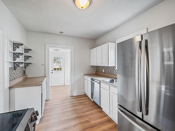 5th image of 685 Davids St