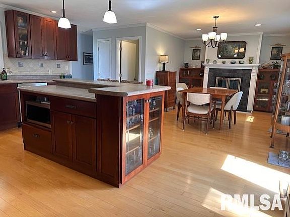 3rd image of 2 Mary Ln