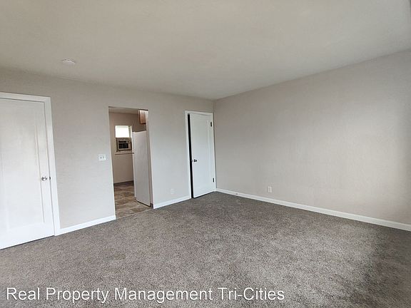 3rd image of 1 N Olympia St #10908612