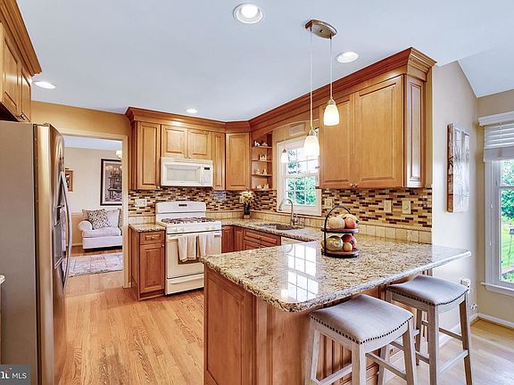 3rd image of 19 Ridgewood Way