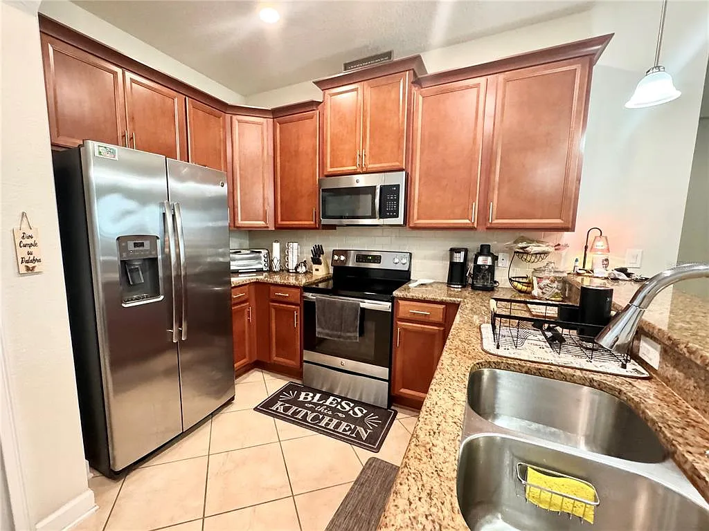 4 bed, 3.5 bath, 2031 sqft, $2,600 — Photo 3