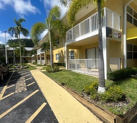 5th image of 2536 Van Buren St #1A