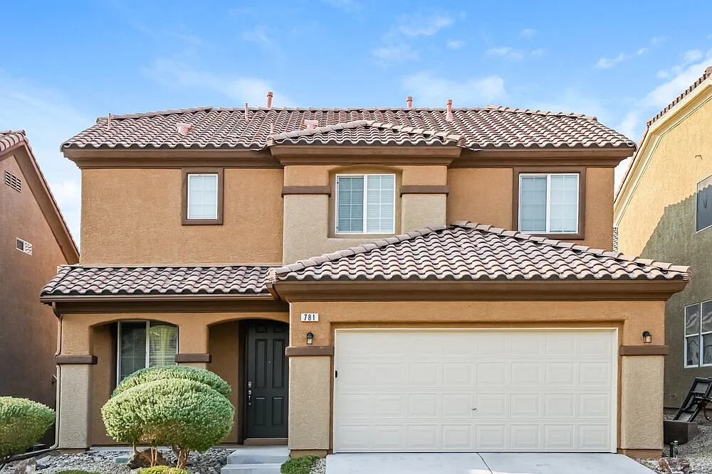 3 bed, 2.5 bath, 2226 sqft, $2,445 — Photo 1