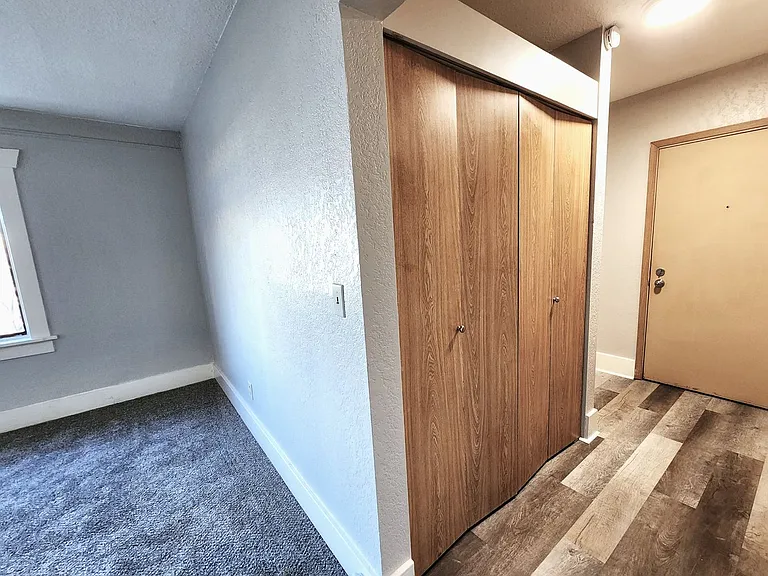 Florence Apartments — Photo 6