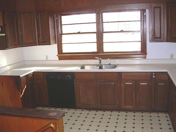3rd image of 158 Shirley Dr