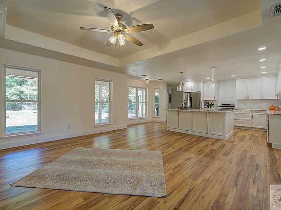 5th image of 310 Shirley Ln