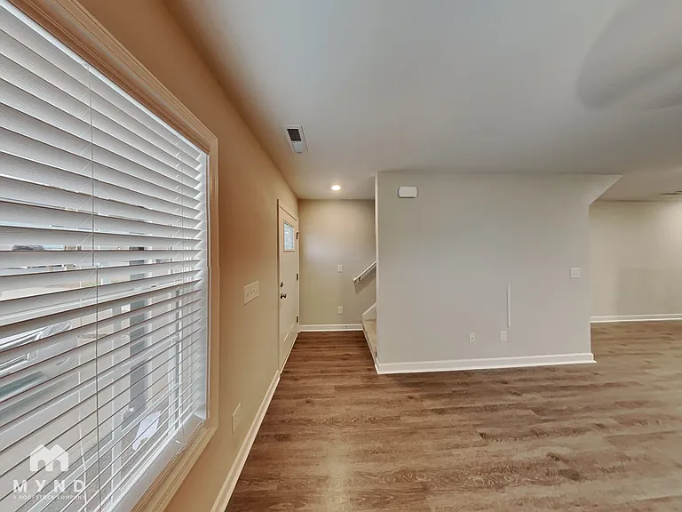 733 Hillside St — Photo 5