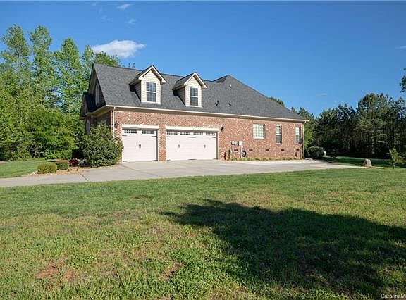 2nd image of 207 Copper Kettle Dr