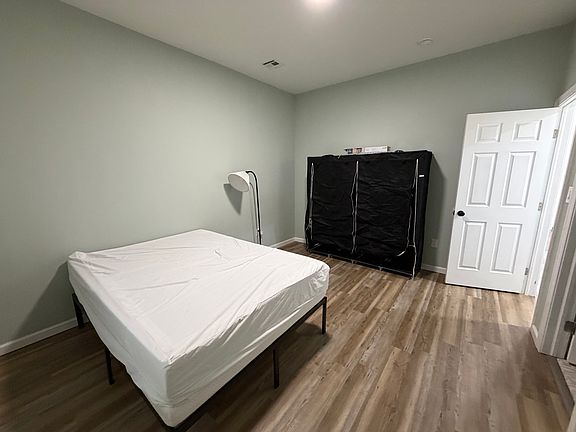 4th image of 586 Charles Ave #1