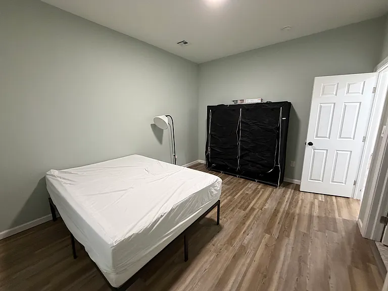 586 Charles Ave #1 — Photo 4