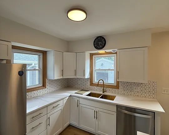 3rd image of 568 Boyd St