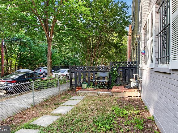 3rd image of 1415 Congress Pl SE