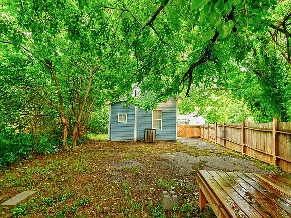 2nd image of 1048 Garibaldi St SW