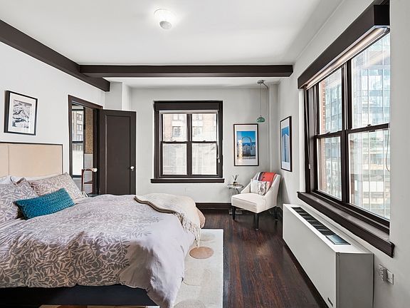 3rd image of 162 W 56th St APT 1205