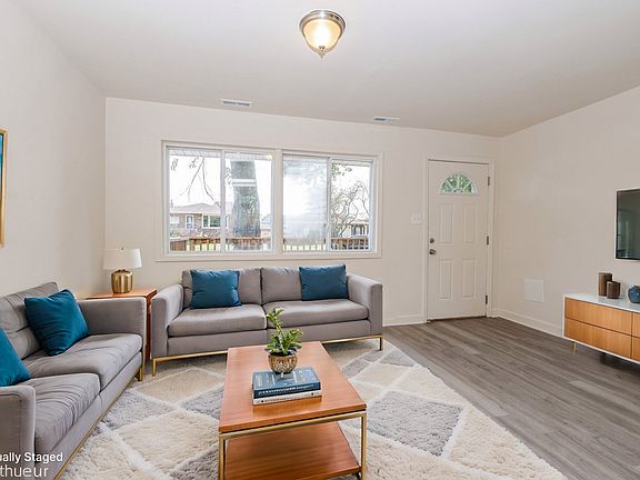3rd image of 5838 W 88th Pl