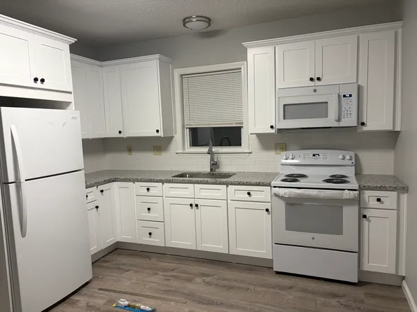 38 Chestnut St #1, Windsor Locks, CT 06096