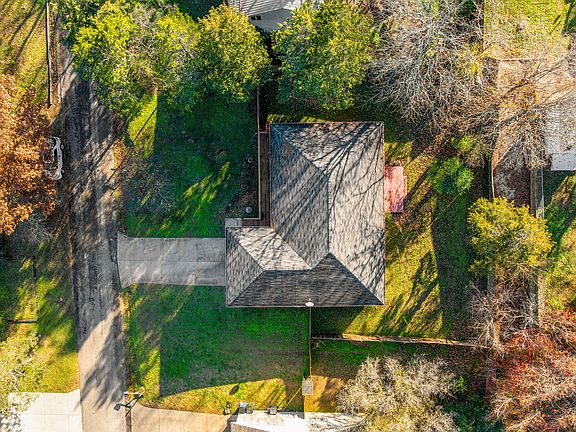 5th image of 303 Greenbrier Drive